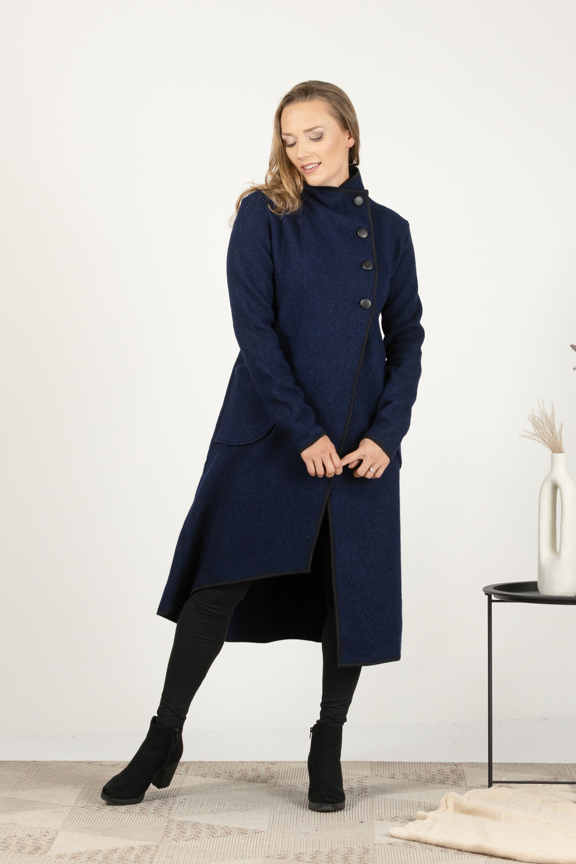 Elegant dark blue italian wool coat with front overlap and collar