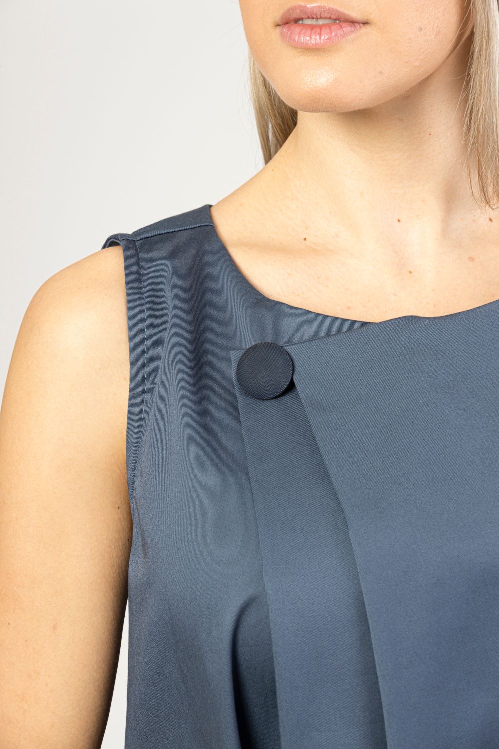 Elegant Trapeze Maxi Summer Dress with a button detail - from NikkaPlace | Effortless fashion for easy living