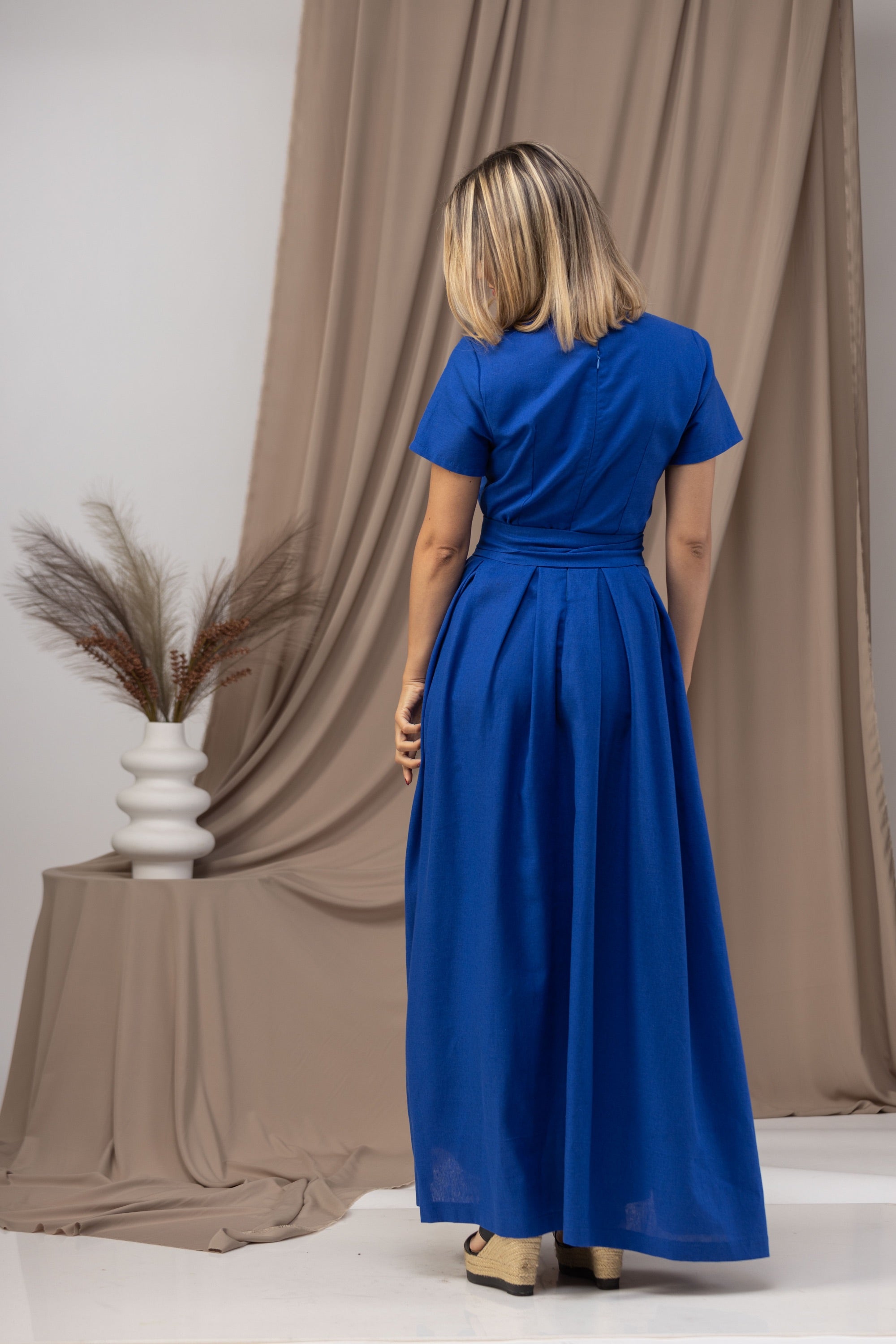 Back view of Stylish Italian Linen Maxi Dress with Short Sleeves and Tie Closure