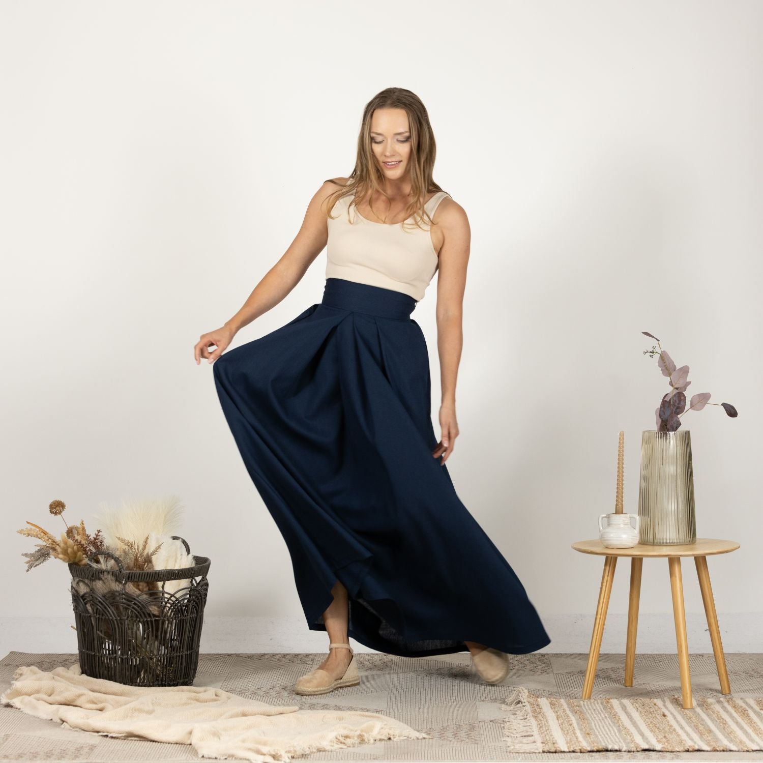 Casual linen skirt with waistband