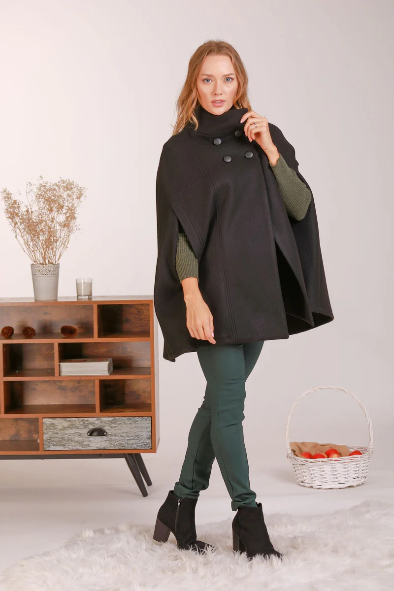 Black Poncho coat in soft wool
