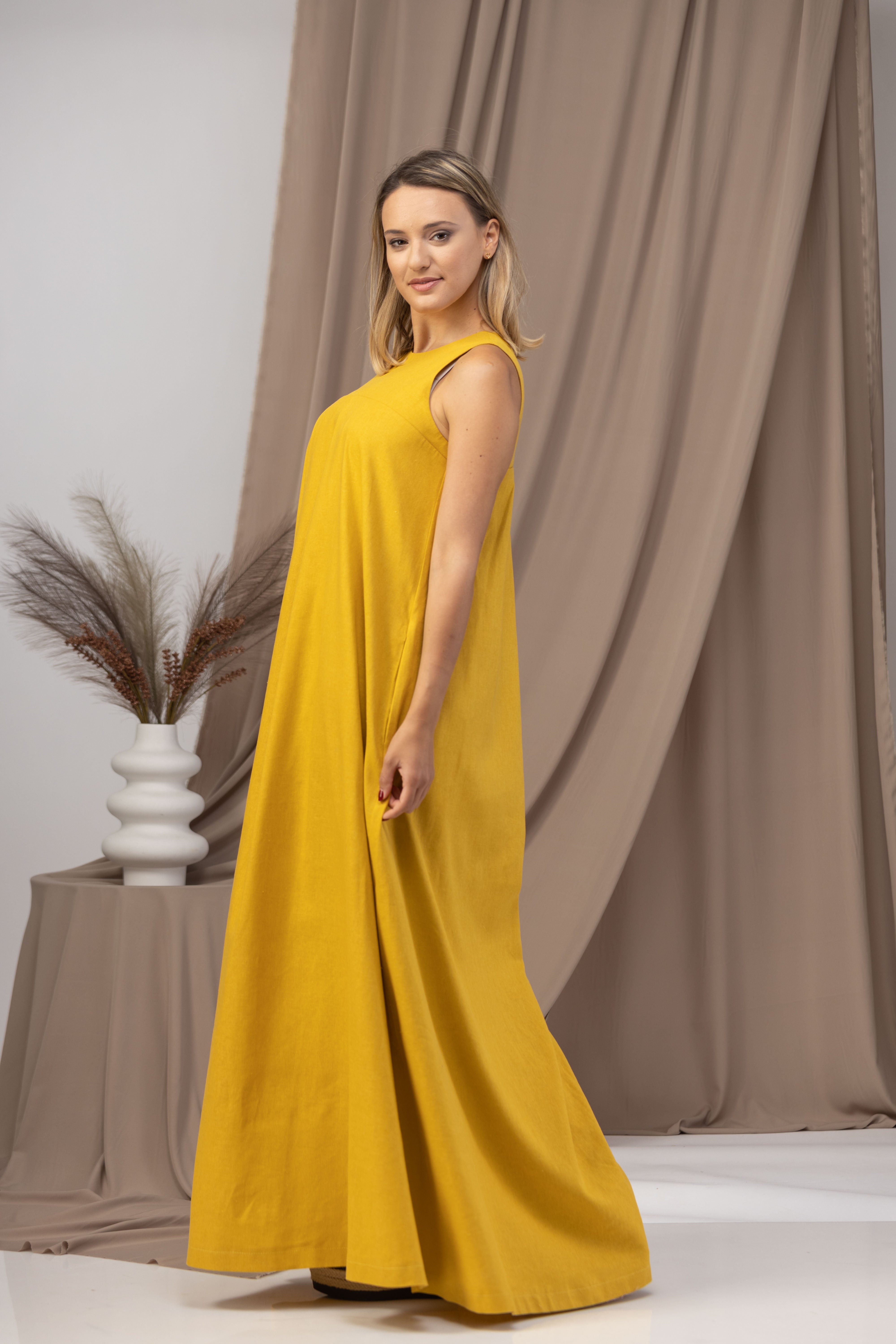 Sleeveless yellow linen maxi