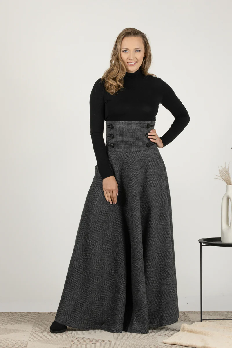 Flowing wool skirt for cold days