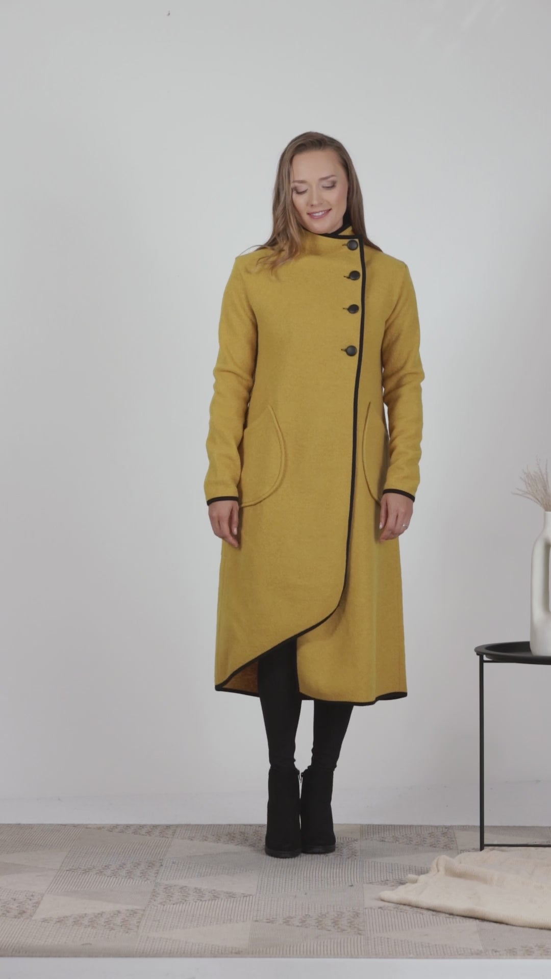 Complete design of Stylish yellow boiled wool coat in raspberry tone
