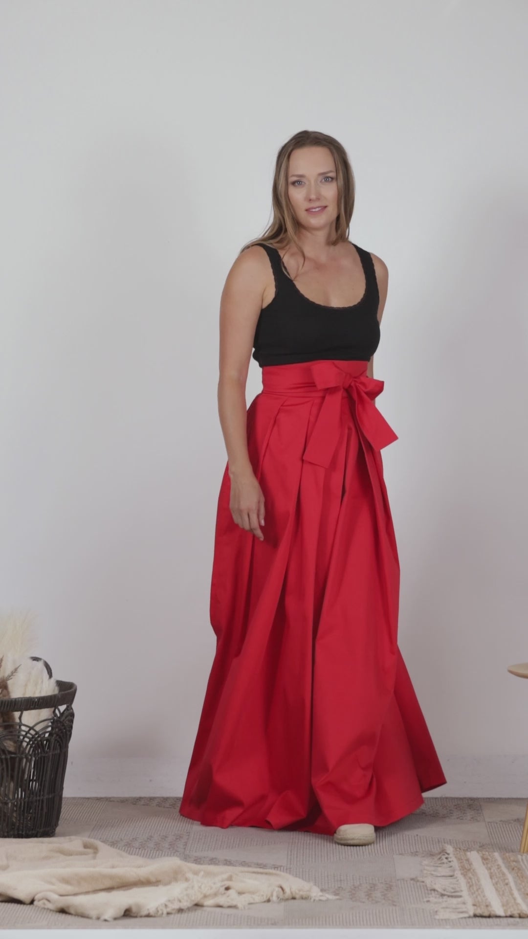 Complete disign of High-waisted red skirt in soft cotton